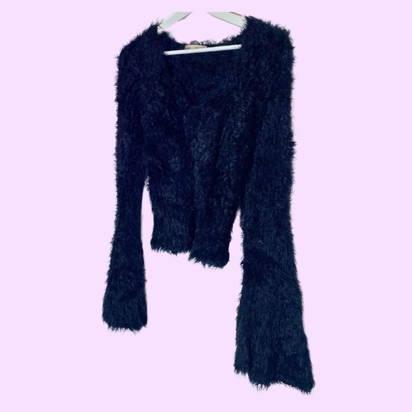 LA Hearts Fuzzy Bell Sleeve Sweater 🖤✨ size M - Picture 2 of 2